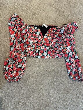 Astr the Label Floral Puff-Sleeve Dress with Red and Pink Blooms